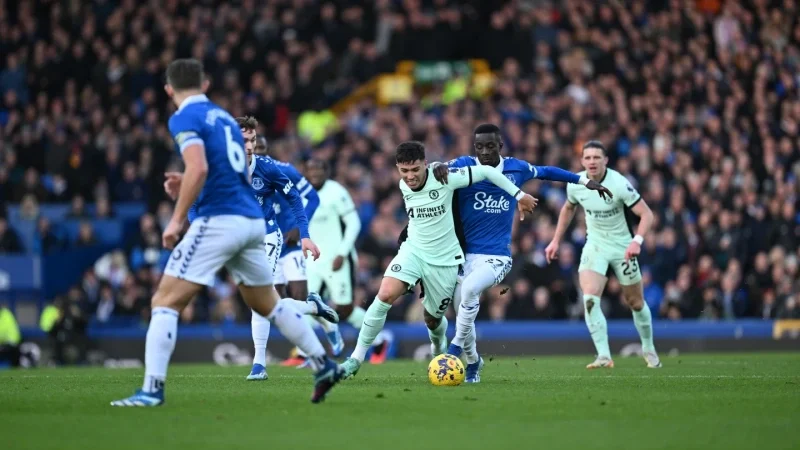 Chelsea đấu với Everton 01